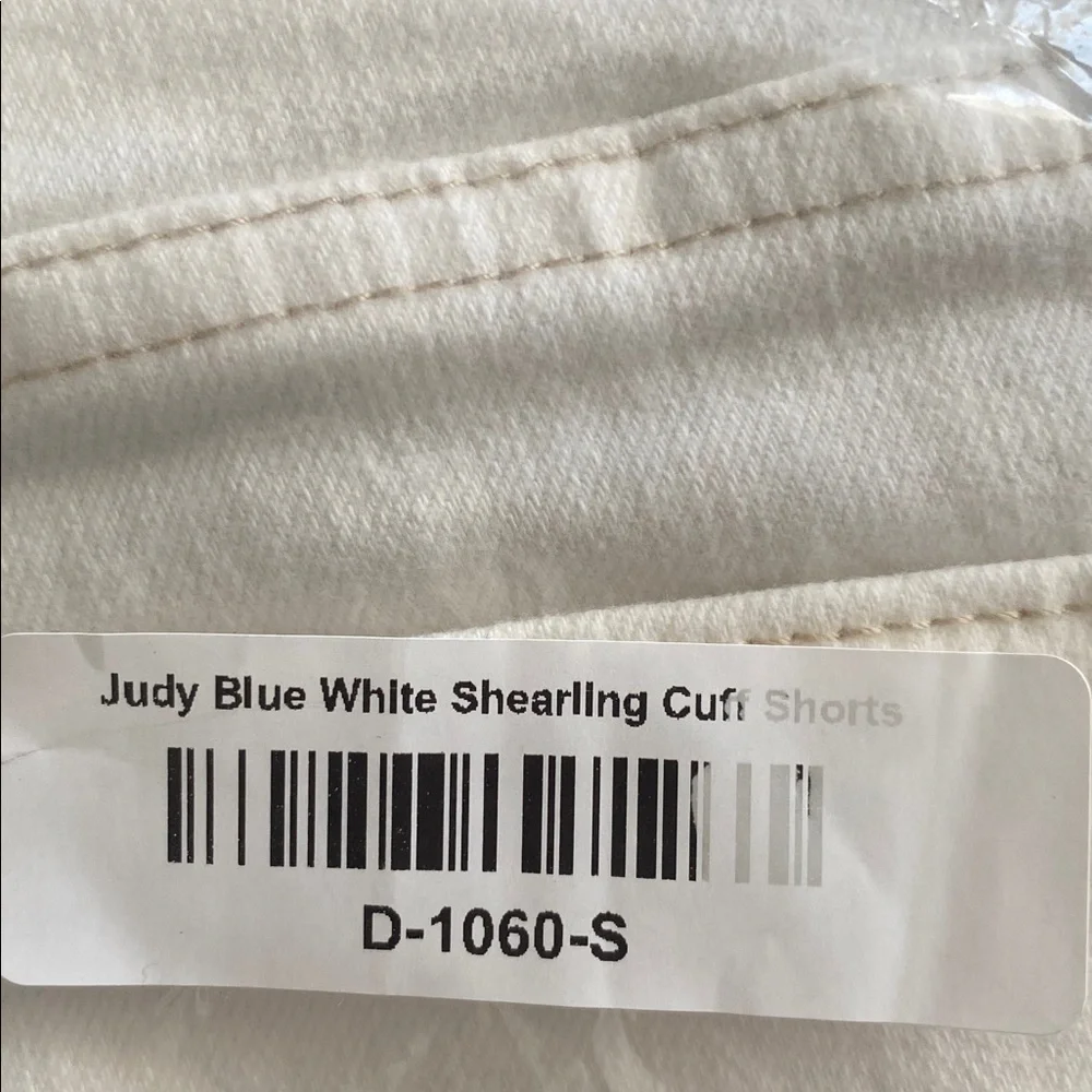 Judy blue NWT white shearling cuff shorts size small - Picture 2 of 9